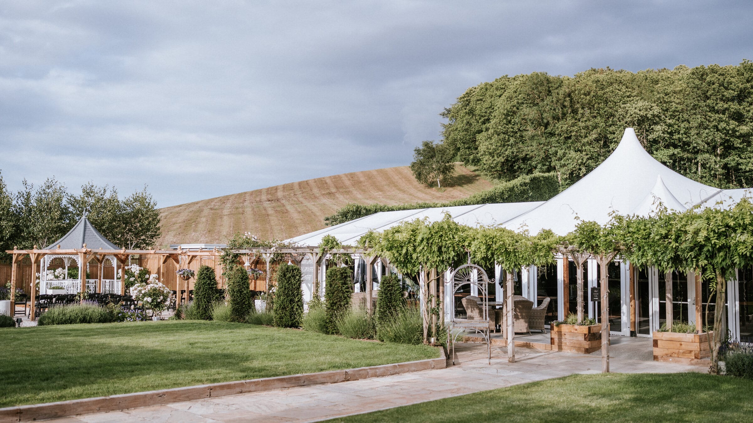 A traditional wedding in The Arboretum at The BarnYard